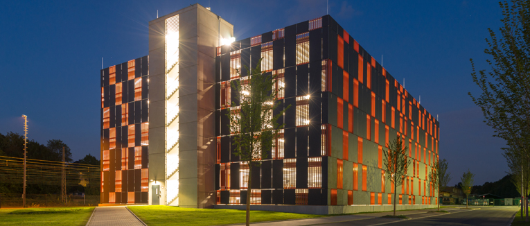 [ANZEIGE] HUBER: Modernes Mitarbeiter-Parkhaus für das neue Justizzentrum Bochum