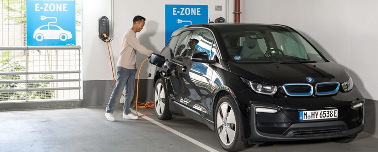 APCOA plant 100.000 neue Ladestationen