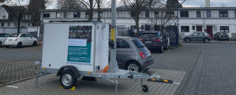 Ein Anhänger überwacht 300 Parkplätze
