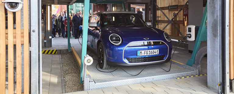 Europas erster öffentlicher Parkturm mit Ladeinfrastruktur