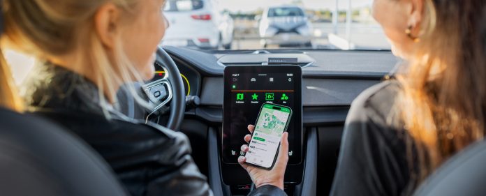 Ab dem 1. Juni 2026 ist das Parken mit der Parkster-App auf über 239 Parkflächen und Park-and-Ride-Anlagen von DB BahnPark möglich. – © Parkster