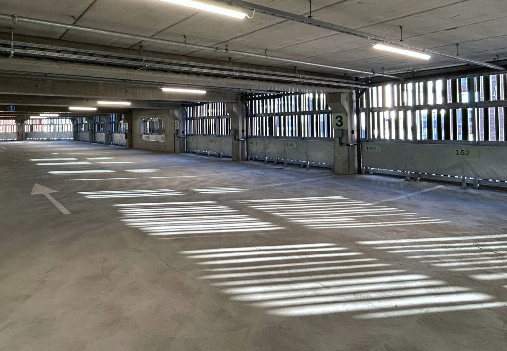 Neue Akzente in der Parkhausarchitektur 2 26 11 Hell
